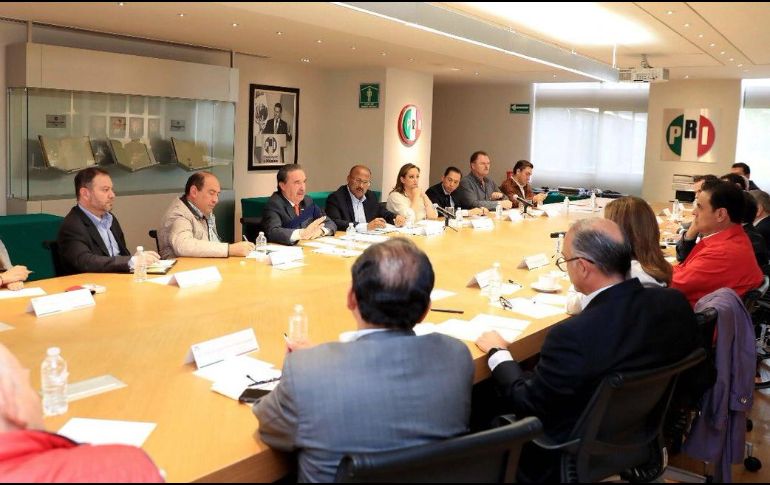 Tras críticas que salieron ya de algunos priistas por la derrota del pasado domingo, el presidente del Instituto Reyes Heroles del PRI, Paul Ospital, salió en defensa de su partido. TWITTER / @JuarezCisneros