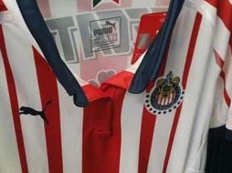 La característica de la camiseta de local es una franja central más ancha que las otras. TWITTER/@UnionrRojiblanc1