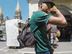Se observó a unos 14 vendedores ambulantes en diversos andadores del primer cuadro. EL INFORMADOR/A. Camach