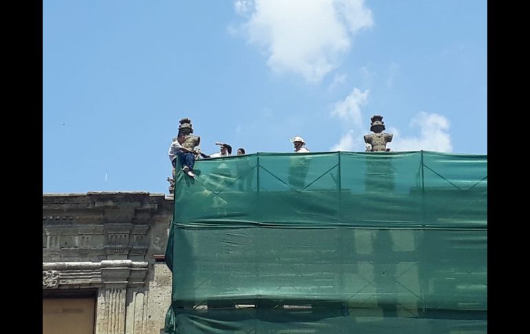 La persona lleva alrededor de una hora intentando lanzarse. EL INFORMADOR / C. Lemus