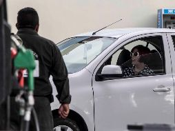 De modificarse la política de suavización de precios de las gasolinas, es posible que no se alcance la meta de inflación de tres por ciento. EL INFORMADOR / ARCHIVO