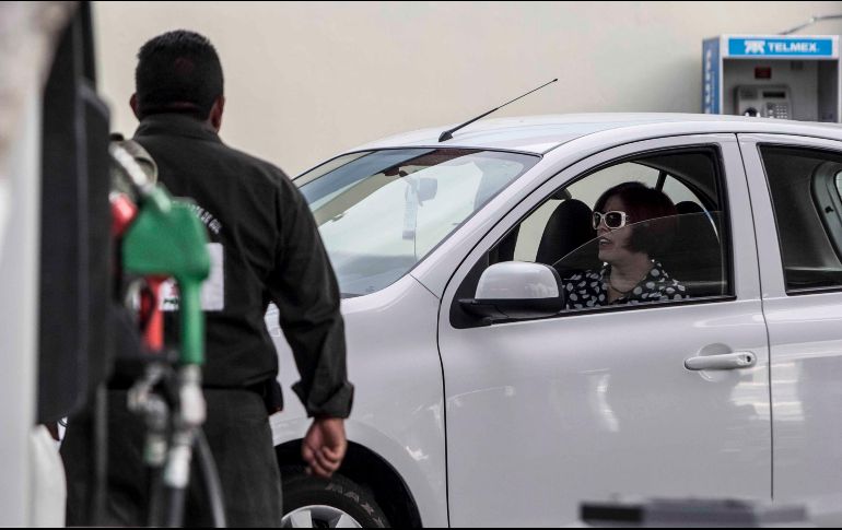 De modificarse la política de suavización de precios de las gasolinas, es posible que no se alcance la meta de inflación de tres por ciento. EL INFORMADOR / ARCHIVO