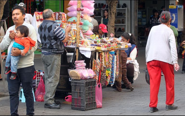 “Esta administración se ha caracterizado por restablecer el orden y la legalidad, principalmente en la actividad del comercio informal en el Centro Histórico”, destacó el Gobierno de Guadalajara. EL INFORMADOR / ARCHIVO