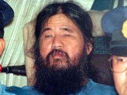 Fundada en 1984, la secta atrajo a muchos jóvenes, incluso a graduados de universidades de prestigio, de entre los cuales Asahara eligió a sus aliados más cercanos. AP / ARCHIVO