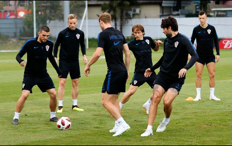 Los jugadores de Croacia se preparan para enfrentar a Rusia, país anfitrión del Mundial, en los Cuartos de Final. EFE/R. Wittek