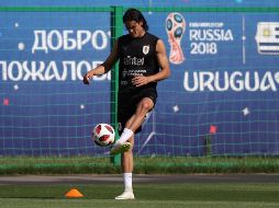 Edinson Cavani trabajó por separado de sus compañeros, y hasta hoy se sabrá si podrá jugar contra los franceses. EFE/V. Donev