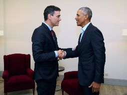 Encuentro entre el ex presidente de Estados Unidos Barack Obama y el presidente del Gobierno español, Pedro Sánchez, en la cumbre internacional. EFE / F. Calvo