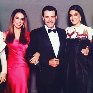 Bibi Gaytán y Eduardo Capetillo sorprenden con foto familiar