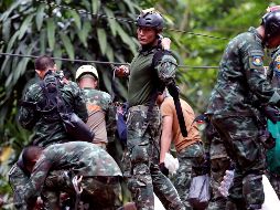 Este viernes los socorristas trataban de avanzar al máximo en sus preparativos de evacuación antes de que retorne la lluvia, según las previsiones.  EFE / R. Yongrit