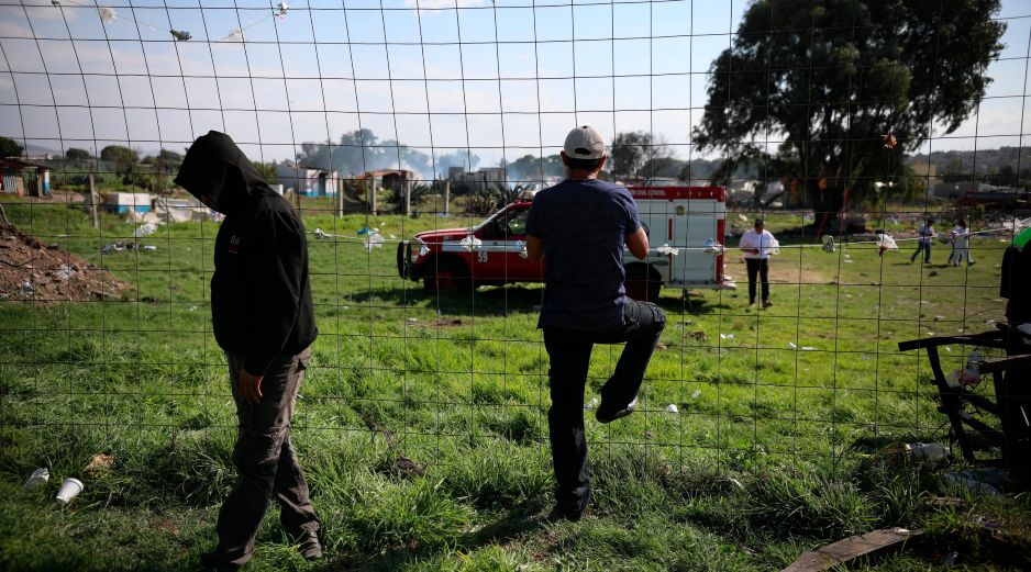 El Imepi dice que reforzará las acciones de capacitación a los artesanos de Tultepec para evitar más tragedias como la de ayer. AP / E. Espejel