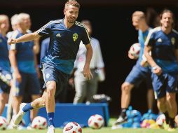 Preparados. El técnico de Suecia le pide mesura a sus jugadores. EFE