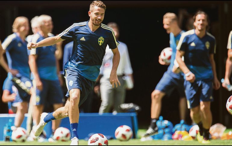 Preparados. El técnico de Suecia le pide mesura a sus jugadores. EFE