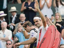Federer continúa su avance en Wimbledon, y se perfila como el favorito para levantar el título. AP