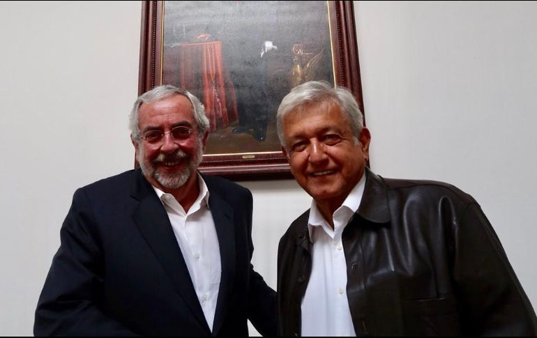 Tras recordar que esta mañana se reunió con el rector de la UNAM, Andrés Manuel señala que también se trabajará en un acuerdo con universidades públicas y privadas para que no haya rechazados. TWITTER / @lopezobrador_