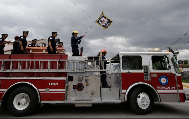 Entre las víctimas mortales se encuentran 3 miembros del cuerpo de bomberos de Tultepec. AP / M. Castillo