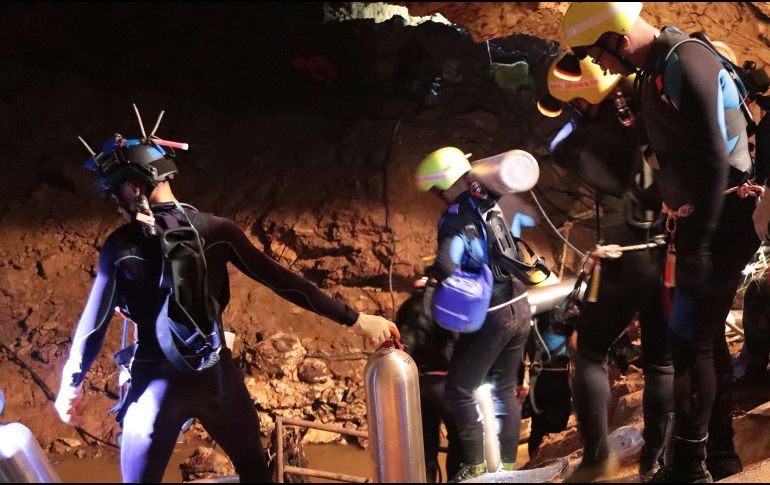 El anuncio estuvo seguido de un zafarrancho de combate en el campamento levantado por periodistas. EFE / Royal Thai Navy
