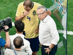 El estratega de Suecia, Janne Andersson (derecha), expresó a los medios  que estaba “insatisfecho” con el resultado del partido. AFP