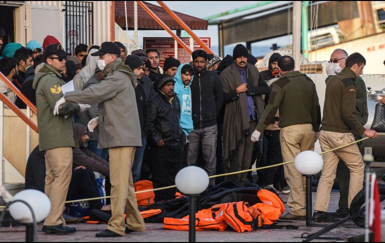 Los viajeros, entre ellos 93 hombres, 11 menores y dos mujeres embarazadas, fueron acogidos por personal de la Cruz Roja. AFP/ARCHIVO