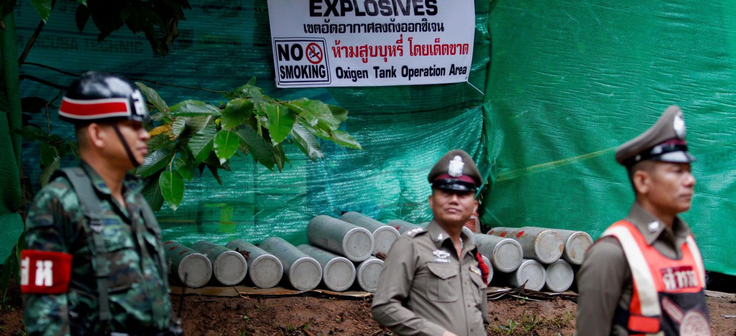 Autoridades prevén que las labores de rescate duren alrededor de cuatro días. EFE / P. Tasiri