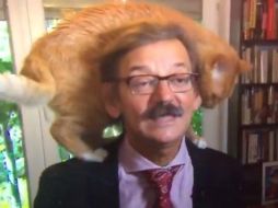 Jerzy Targalski hablaba ante la cámara para una entrevista parte de un reportaje. TWITTER@rudybouma