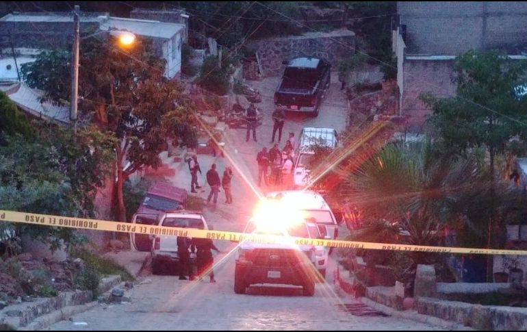 El multihomicidio se registró en la calle Mariano Moreno casi en su cruce con Francisco Villa, en la zona del Cerro del Cuatro. ESPECIAL