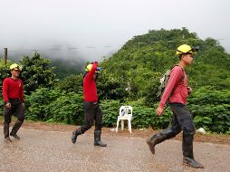 Un equipo de buzos entró en la cavidad esta mañana con el objetivo de regresar con alguna de las nueve personas. EFE/C. Rai