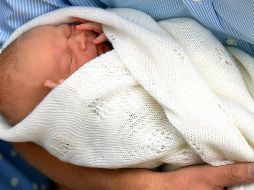 El príncipe Luis llevará para recibir el sacramento una réplica hecha a mano del mantón bautismal que lució por primera vez la primogénita de la reina Victoria para su bautismo en 1841. AP/ARCHIVO