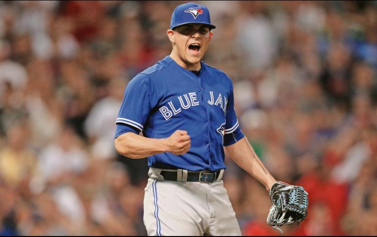 Suspendido. Roberto Osuna purga una sanción de 75 juegos impuesta por la Liga. AP