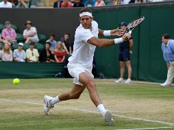 En un partido suspendido el día anterior por falta de luz, Del Potro selló la victoria en su quinto punto de partido después de casi cuatro horas y media de juego. AFP / G. Kirk