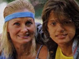 Tras el escándalo que la serie de Netflix ha desatado sobre la intimidad del cantante, la incertidumbre por saber si su madre está viva ha crecido. TWITTER