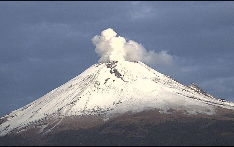 Autoridades locales continuan en la zona con un radio de seguridad de 12 kilómetros para evitar que alguna persona permanezca en el lugar. TWITTER/ @Popocatepetl_MX