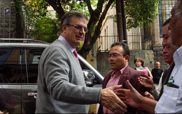 Ebrard (i) dice que el encuentro será 