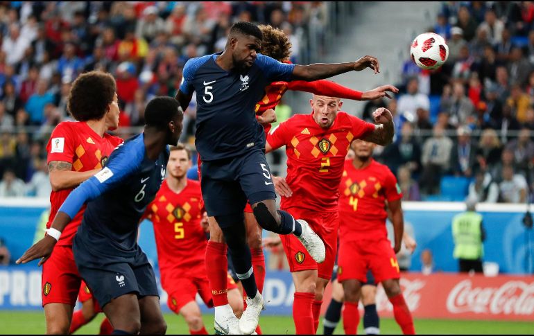 Umtiti, que había sido un baluarte en la defensa, se convirtió también en anotador. Al 50' superó en el salto en un tiro de esquina para poner el marcador a favor. AP / N. Pisarenko