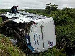 El percance ocurrió sobre la carretera Veracruz-Cardel, a la altura de la colonia Chalchihuecan, en uno de los principales accesos y salidas del puerto. TWITTER / @PoliciaFedMx