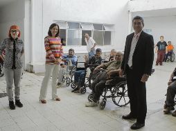 Apoyo. Edith Contreras, propietaria de Geek Studio; María Luisa Urrea Hernández, directora general del IJAS, y René Rolón, capitán de Ángeles de la abundancia. EL INFORMADOR/G. Gallo