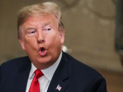 Donald J. Trump habla durante su reunión con el secretario general de la OTAN, Jens Stoltenberg, en la embajada de los Estados Unidos en Bruselas antes de la cumbre. EFE/S. Lecocq