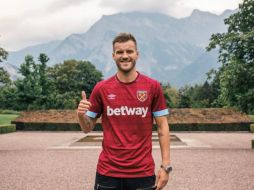 El ucraniano aseguró a los seguidores del equipo donde ''Chicharito'' ha militado un año que lo verán dar el 100 por ciento en cada partido. ESPECIAL / whufc.com