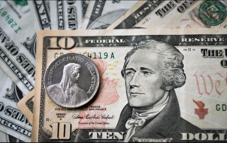 El Banco BASE prevé que el tipo de cambio cotice entre 18.80 y 19.10 pesos por dólar en cotizaciones interbancarias a la venta. NTX / ARCHIVO