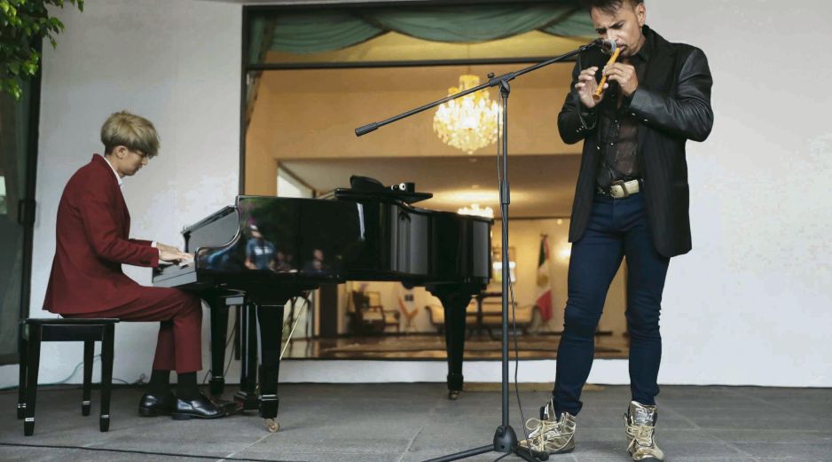 Presentación. El pianista KL Joon (izquierda), creador de la fusión sonora, acompañado por Horacio Franco. SUN