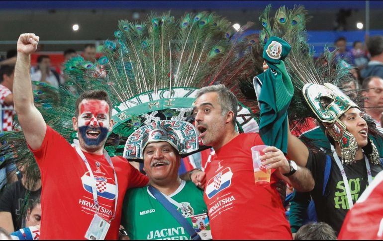 Sin fronteras. Croatas y mexicanos estrechan relaciones en el partido entre Croacia e Inglaterra. EFE