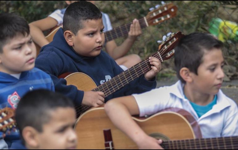 Los cursos y talleres van desde la robótica a la pintura, la danza y la música en la Escuela de Artes con sede en el Instituto Cultural Cabañas. EL INFORMADOR / ARCHIVO