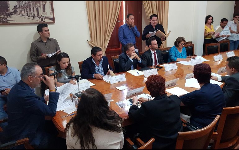 Diputados de la Comisión de Hacienda autorizaron al Gobierno del Estado firmar un convenio por diez años con el IMSS. EL INFORMADOR / R. Rivas