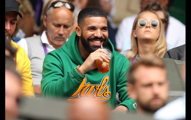 Celebridades se pasean estos días por el All England Lawn Tennis Club para ver los partidos del torneo de tenis de Wimbledon, en Londres. El rapero Drake asistió a un juego de la estadounidense Serena Williams. AFP/ARCHIVO