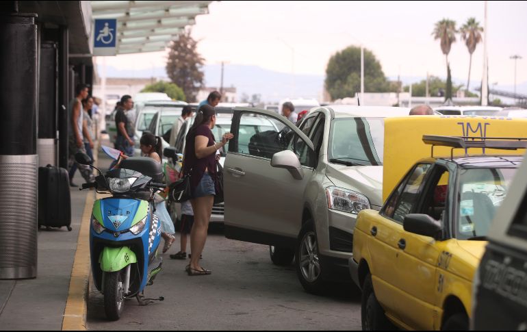 En la metrópoli operan 13 mil 969 taxis y 26 mil vehículos de las Empresas de Redes de Transporte. EL INFORMADOR/Archivo