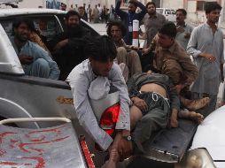 El atentado se produjo cuando un terrorista suicida hizo explotar las bombas que portaba durante un mitin del político Siraj Raisani. AP / A. Butt