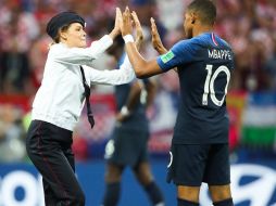 ''Hola a todos desde la cancha del Luzhniki, esto es fabuloso'', dijo el grupo en Twitter. TWITTER / @pussyrrriot