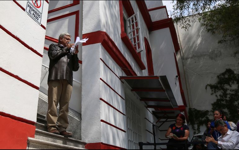 Funcionarios de SCT se formarán 4 o 5 grupos de trabajo para llegar a conclusiones específicas e informar y ofrecer a López Obrador las opciones técnicas y financieras. AP / A. Vázquez