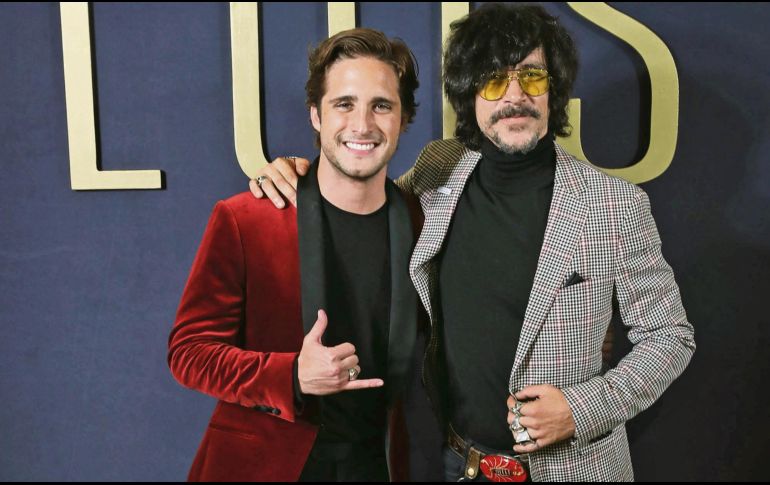 Buenos amigos. Diego Boneta junto con Óscar Jaenada. SUN