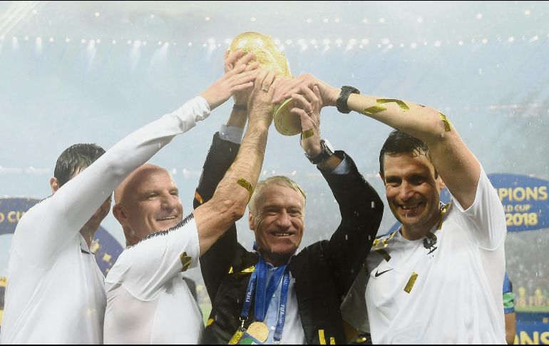 Trabajo en equipo. Didier Deschamps y su cuerpo técnico plantearon estrategias que desembocaron en el título de Francia. AFP/J. Samad