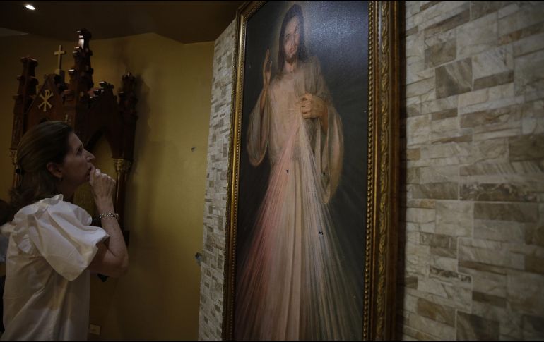 Huella de los disparos en el templo de la Divina Misericordia, donde se refugiaron los estudiantes. EFE/R. Sura